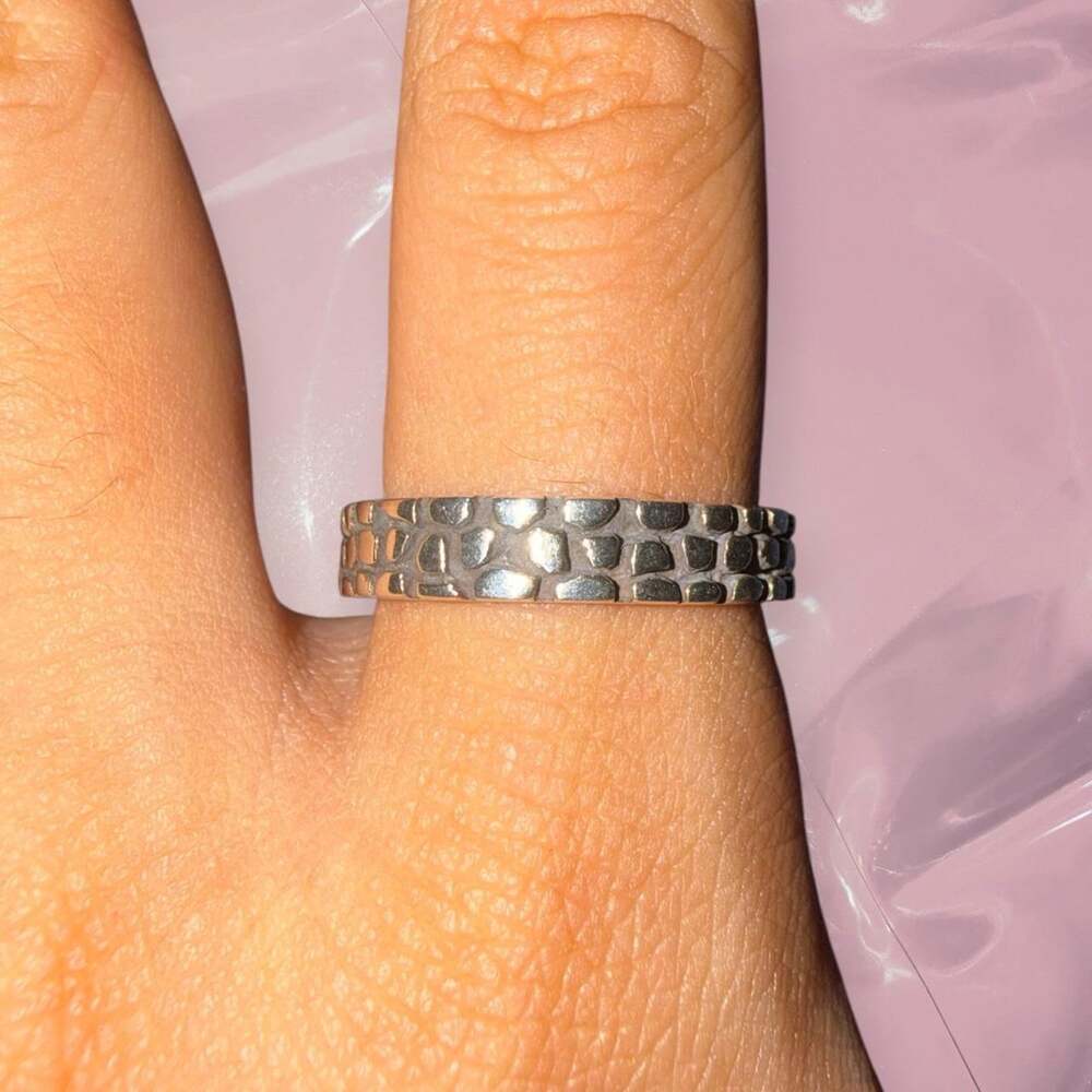 Vintage Y2K Crocodile Texture Thin Band Ring 925 Sterling Silver Size 9